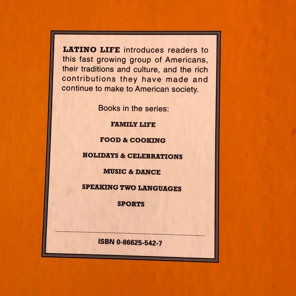 LATINO LIFE HOLIDAYS & CELLEBRATIONS BOOK - Picture 2 of 9